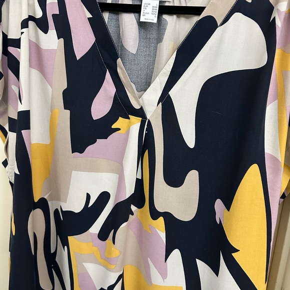 Venus Lascana geometric design in shades of.black, gold & pink. Large. - Picture 4 of 5